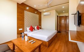 Hotel Black Diamond, Patiala Chok 2 Min From Zirakpur Bus Stand Near Panchkula